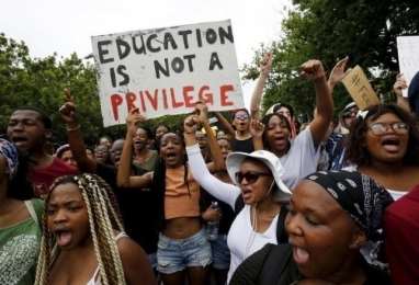 Students protest over planned increases in tuition fees in Stellenbosch (Photo Credit: Reuters/Mike Hutchings) 